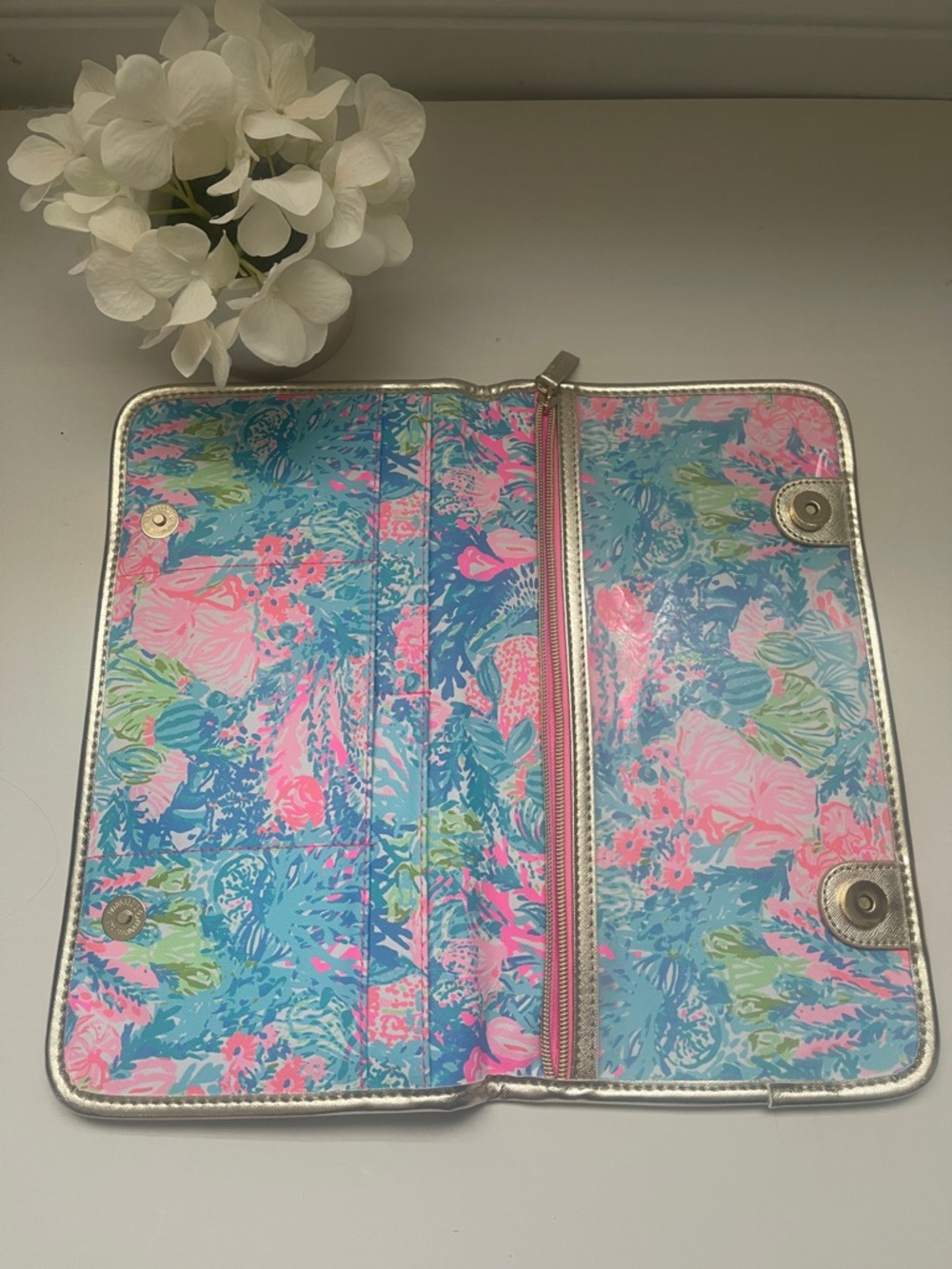 Lilly Pulitzer Travel Bi-fold Organizer Clutch Bag - Picture 4 of 4